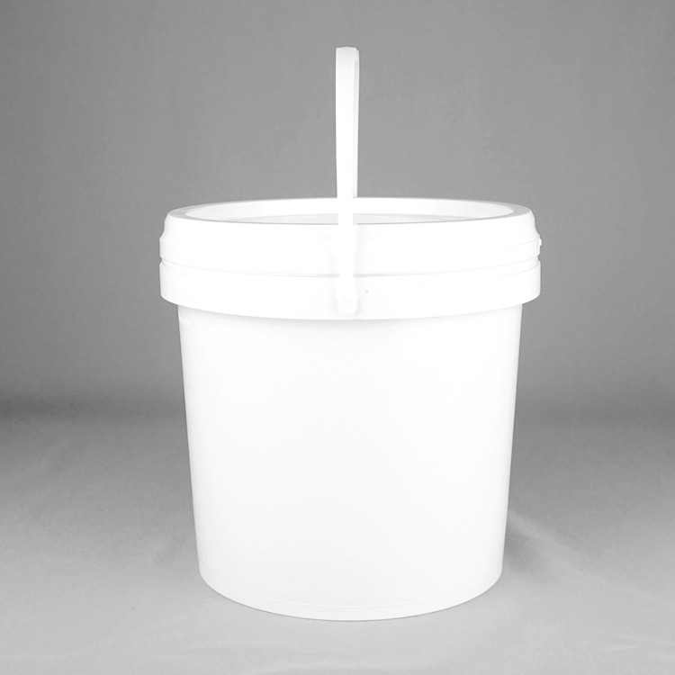 Superfície lisa 1.5mm balde de plástico com tampa de vedação e alça de metal para pintura de água alimentos revestimento químico
