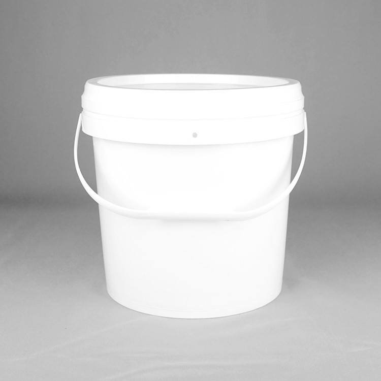 Superfície lisa 1.5mm balde de plástico com tampa de vedação e alça de metal para pintura de água alimentos revestimento químico