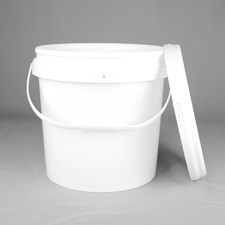 Superfície lisa 1.5mm balde de plástico com tampa de vedação e alça de metal para pintura de água alimentos revestimento químico