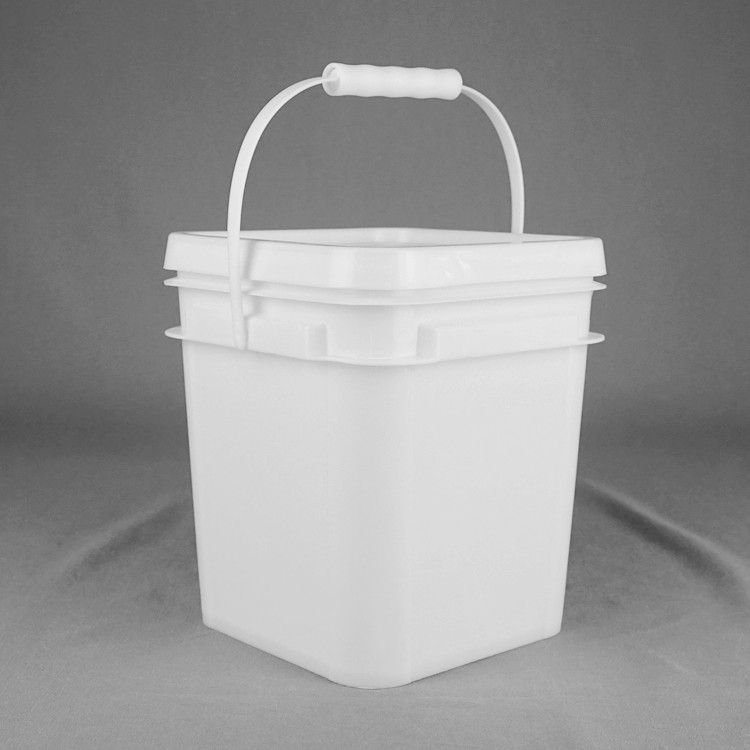 Baldes de plástico branco quadrado resistentes a produtos químicos com impressão IML para opções de armazenamento duradouro