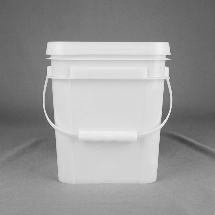 Baldes de plástico branco quadrado resistentes a produtos químicos com impressão IML para opções de armazenamento duradouro