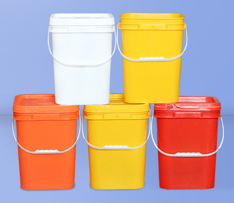Balde de plástico branco quadrado resistente a produtos químicos com alça e tampa