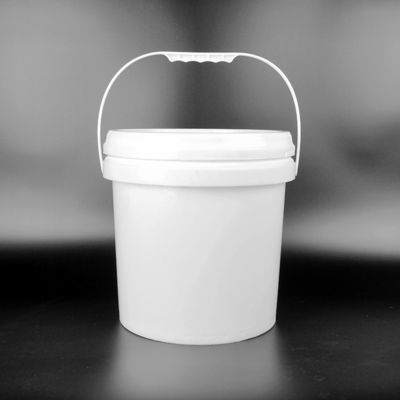 Barril pintado impermeável de um empacotamento plástico de 8 litros com tampa e punho