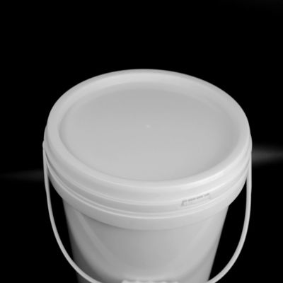 Revestimentos dos adubos em volta da cubeta plástica 17kg com tampa e punho