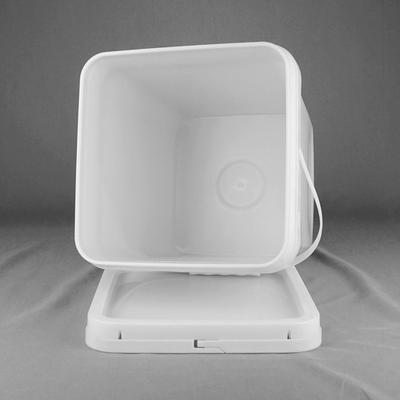 Balde de plástico branco quadrado resistente a produtos químicos com alça e tampa