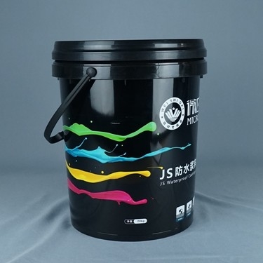 Pintura em volta das cubetas plásticas 20L com tampa e punho