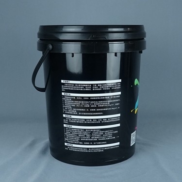 Pintura em volta das cubetas plásticas 20L com tampa e punho